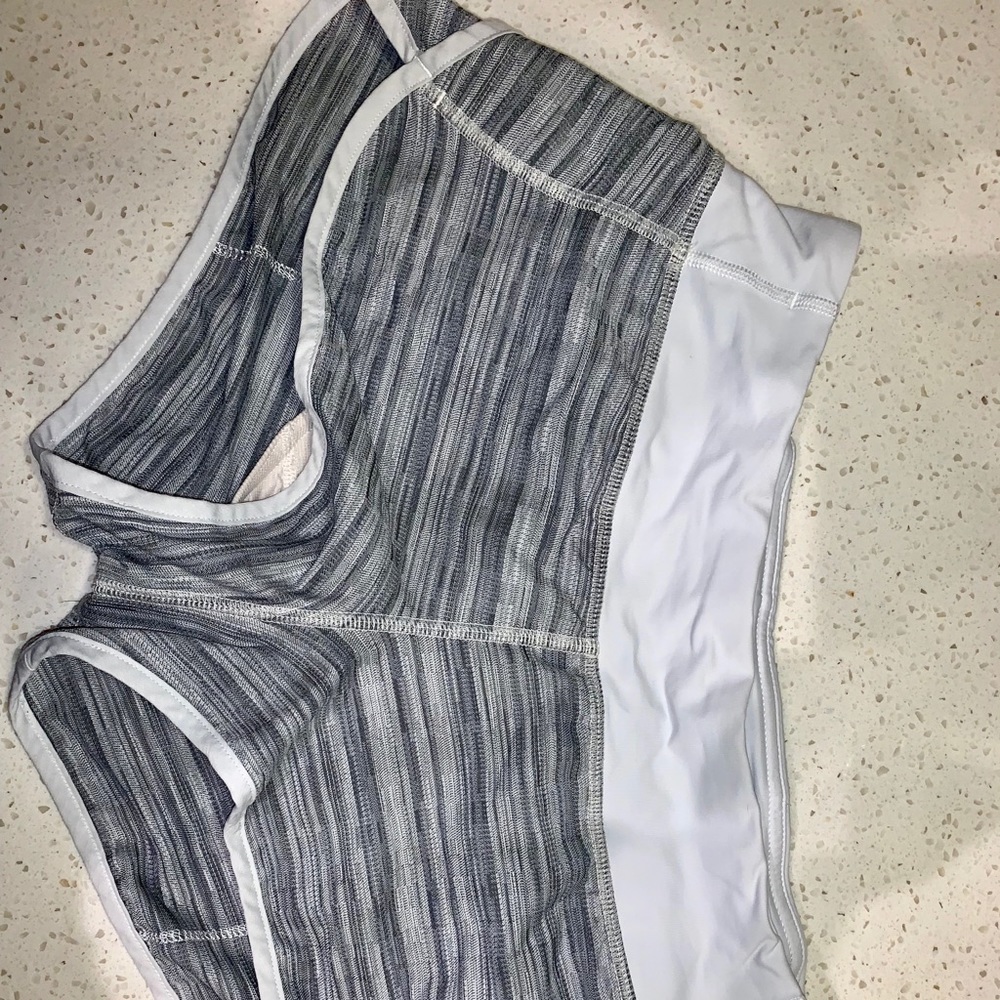 Lululemon speed up women’s shorts-used-grey/white